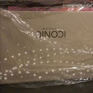 BRAND NEW iconic London Blaze Chaser Face Palette